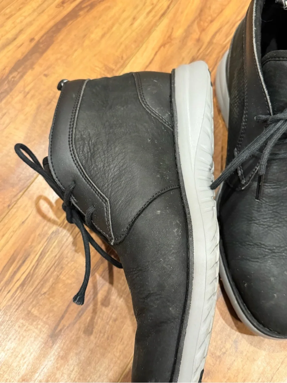 UGG Men's Black Lace-Up Chukka Boots